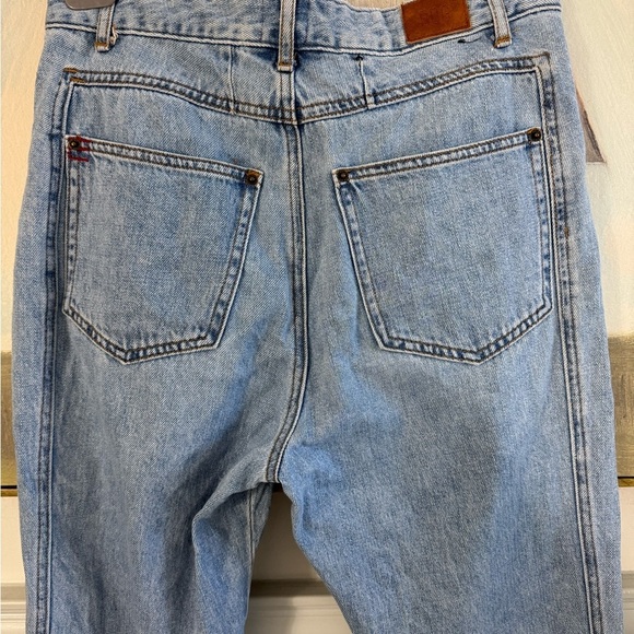 BDG Urban Outfitters High Rise Cowboy Cut Mom Jeans Medium Blue Size 27* - Picture 7 of 10